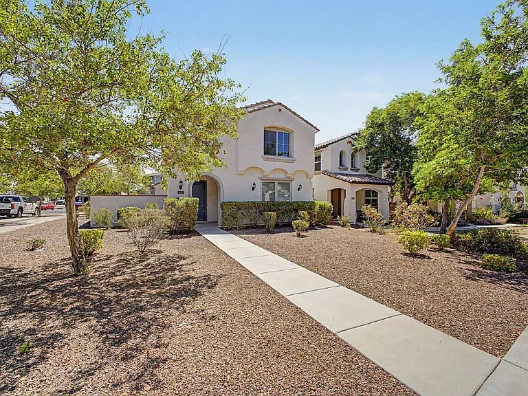 20515 W Maiden Ln — Photo 3