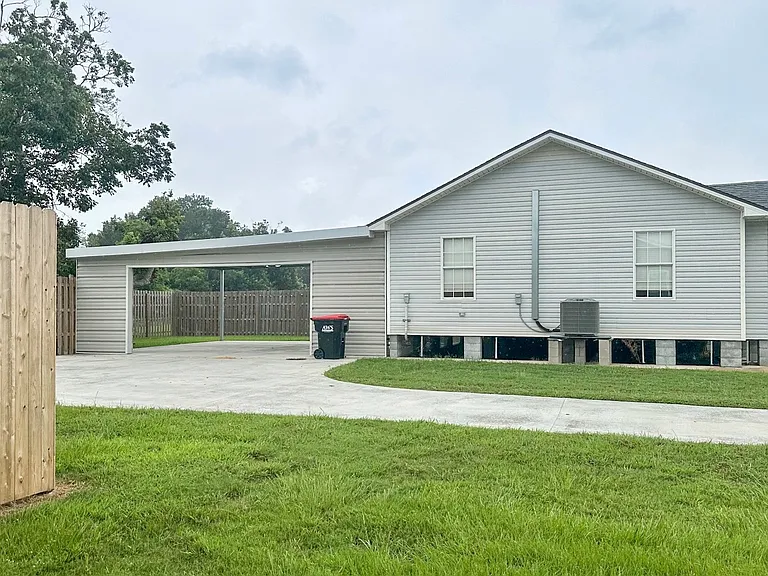 Fallis Rd — Photo 17