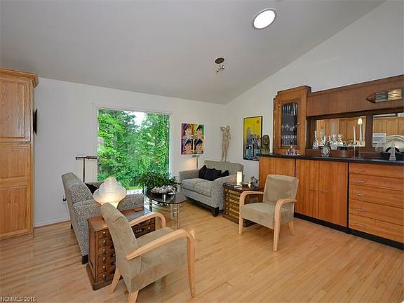 3rd image of 90 Whisperwood Dr