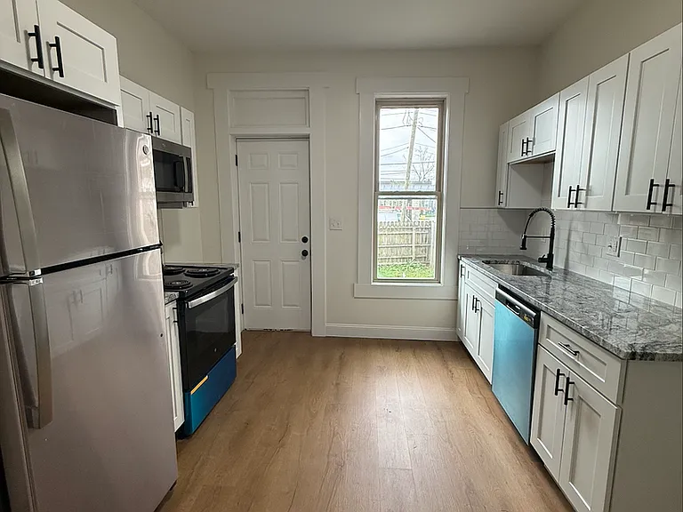 433 Hanford St — Photo 2