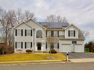 16 Strek Dr, Parlin, NJ 08859