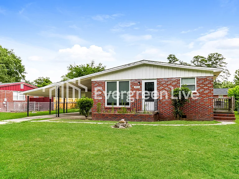 2013 Garr Dr — Photo 2