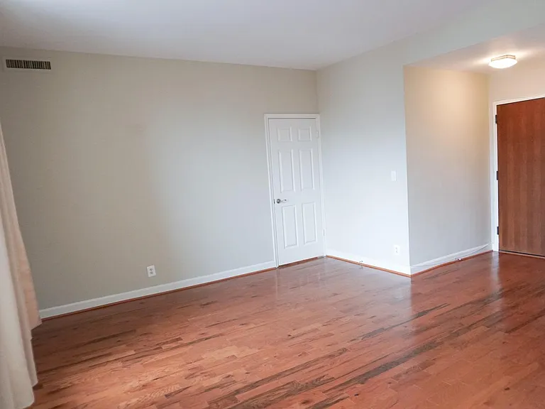 1830 17th St NW #305 — Photo 3
