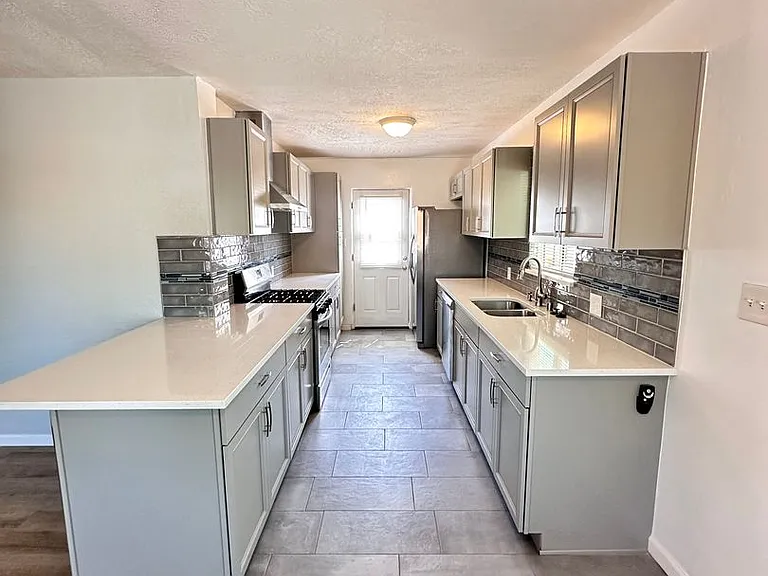 2120 La Veta Dr NE — Photo 4