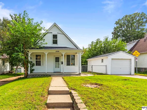 2709 S 30th St, Omaha, NE 68105