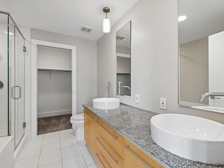 2400 Champa St #5 — Photo 17