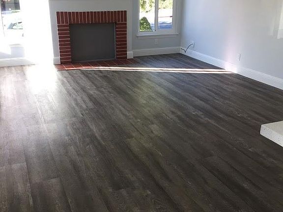 Large sunny Living room. The fireplace is not fuctional for fires.