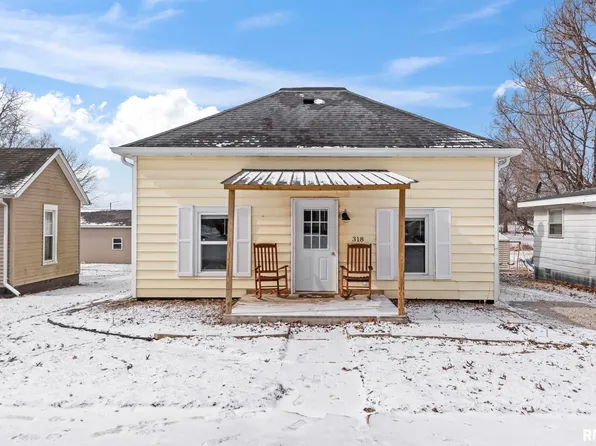 318 S Curtis St, Edinburg, IL 62531