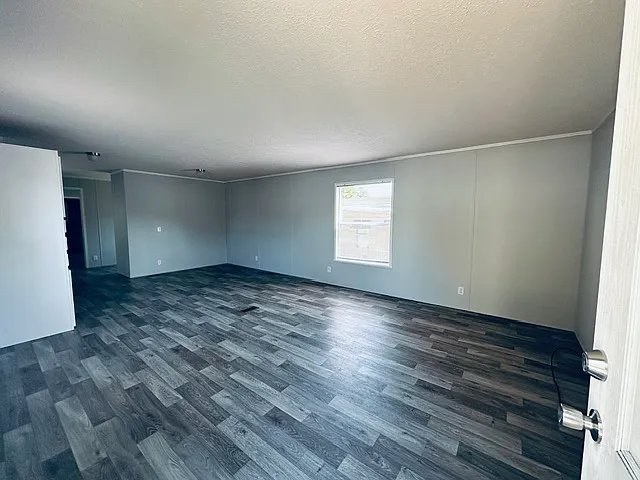 3 bed, $999 — Photo 3