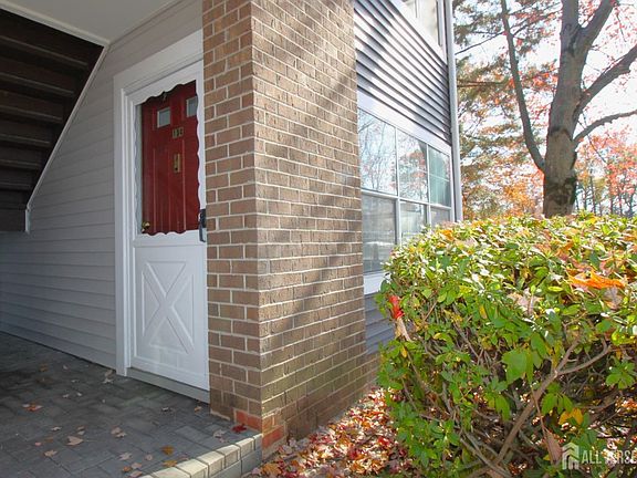 3rd image of 134 Pennsylvania Way