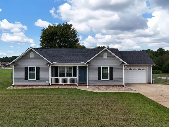 509 White Rose Ln, Boiling Springs, SC 29316