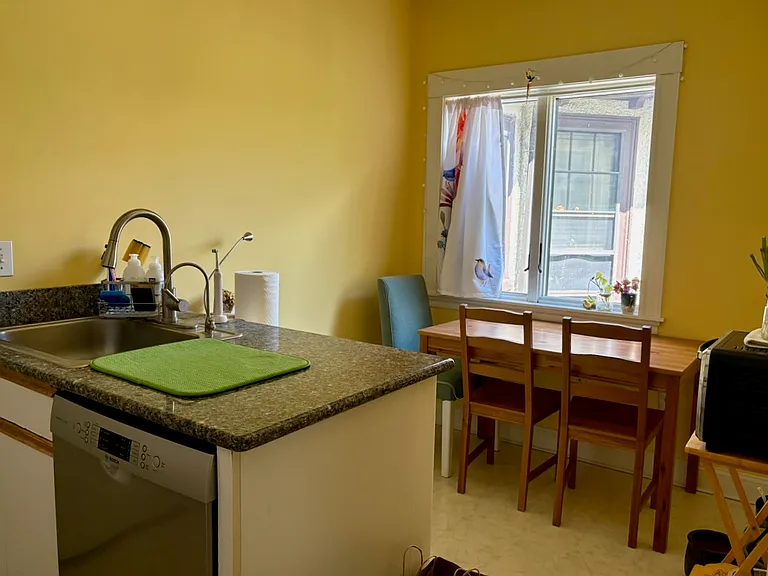 August 2026: Eat-in kitchen