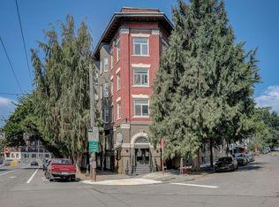 **FURNISHED STUDIO** ACCEPT SHORT-TERM LEASES, Seattle, WA 98121