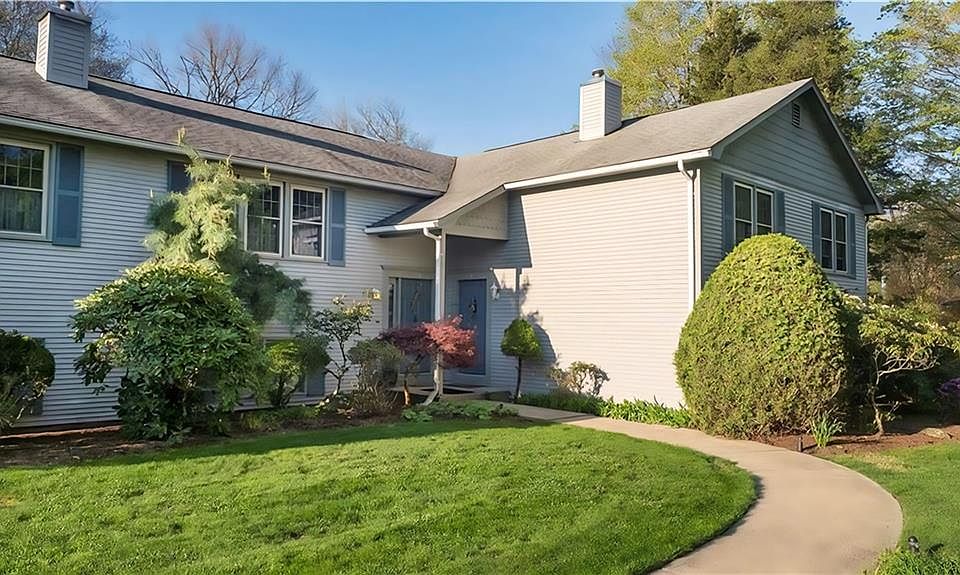 1st image of 11 Elm Dr