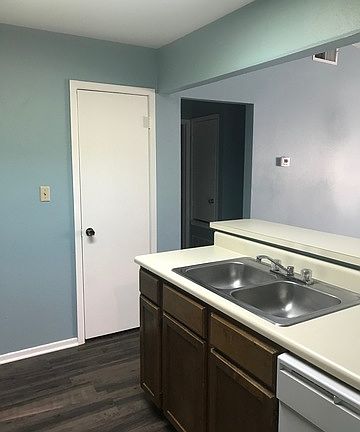 3rd image of 510 Kellys Way #510