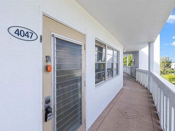 3rd image of 4047 Cambridge C #4047