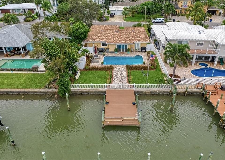 1st image of 120 Bayside Dr