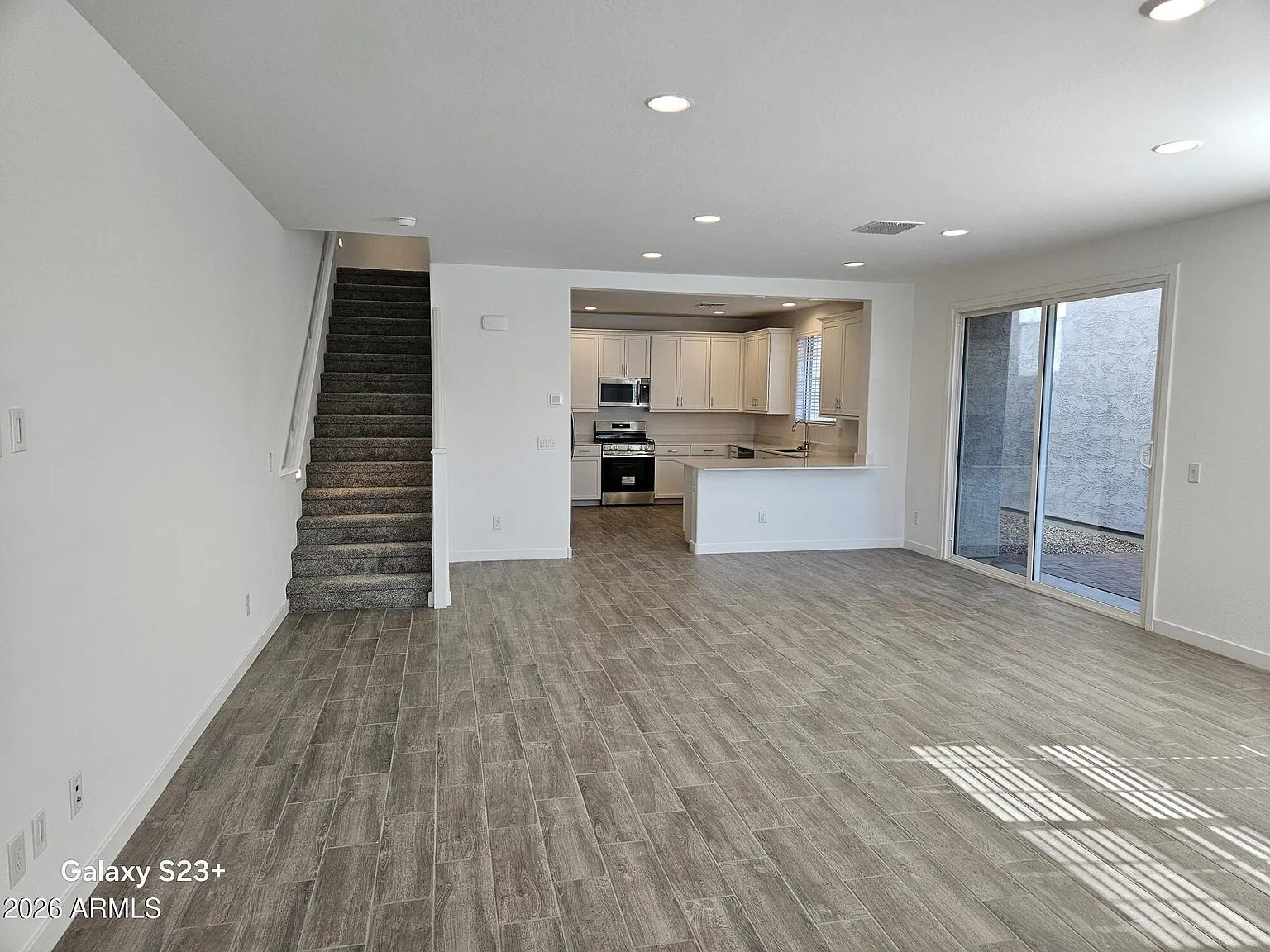 4 bed, 3.5 bath, 2028 sqft, $2,700 — Photo 3