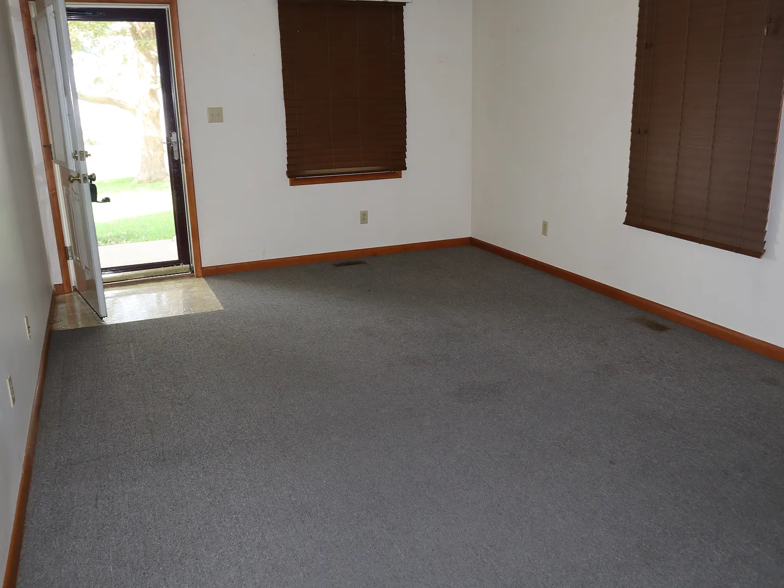 3 bed, 960 sqft, $1,400 — Photo 2