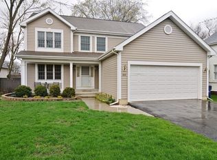 20 Maple Ave, Lake Zurich, IL 60047