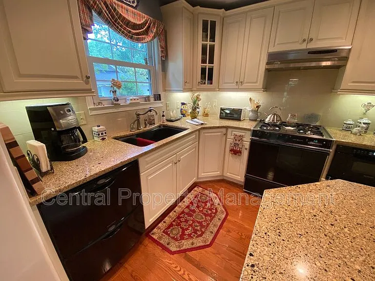 4724 Coach Hill Dr — Photo 18
