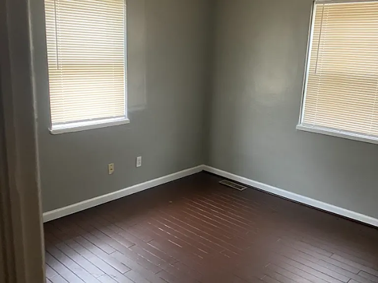 432 W Stewart St — Photo 8