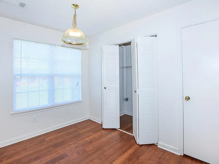 COZY BEDROOM IN MURFREESBORO, TN