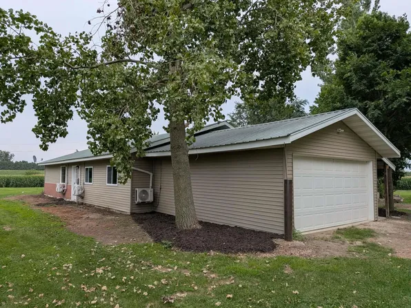 24700 110th St, Cresco, IA 52136