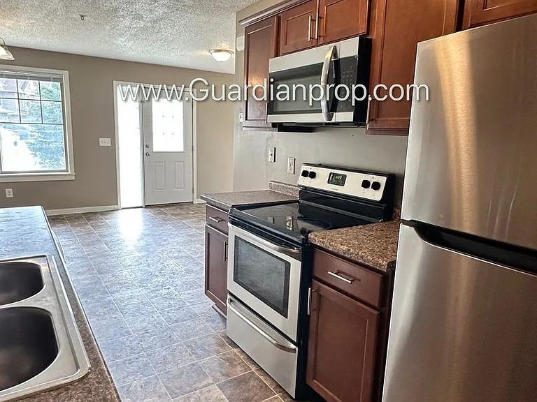 9951 Vera Cruz Ln N — Photo 3