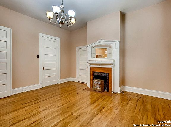 4th image of 609 E Carson St