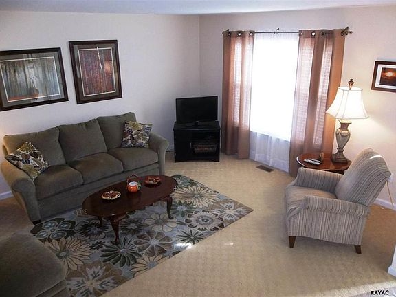 4th image of 16044 Sherwin Ct
