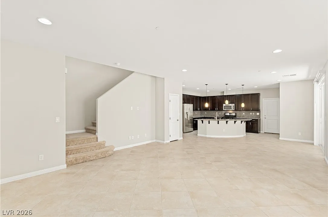 3 bed, 2.5 bath, 1873 sqft, $2,323 — Photo 4