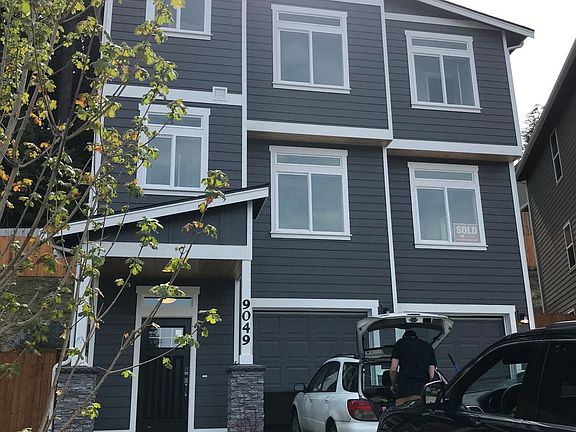 4th image of 9049 Triumph Ave NE