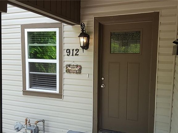 3rd image of 912 E Tucker St