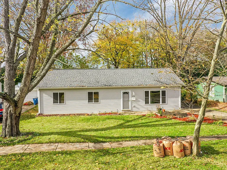 2434 Pinecrest Ave — Photo 39