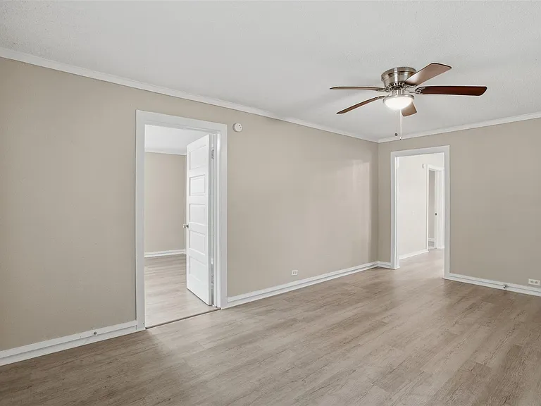 500 E Heron St — Photo 3