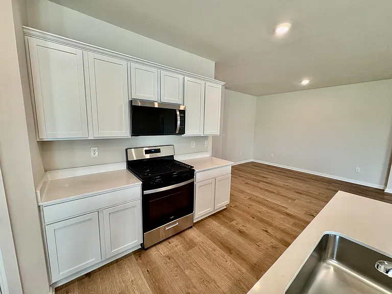 6100 Blackwood Ct — Photo 12
