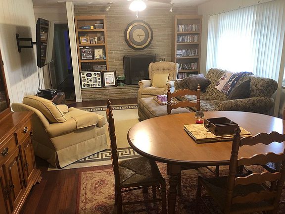 Main family room off kitchen