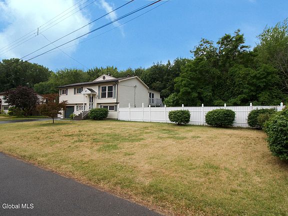 3rd image of 37 Gail Avenue