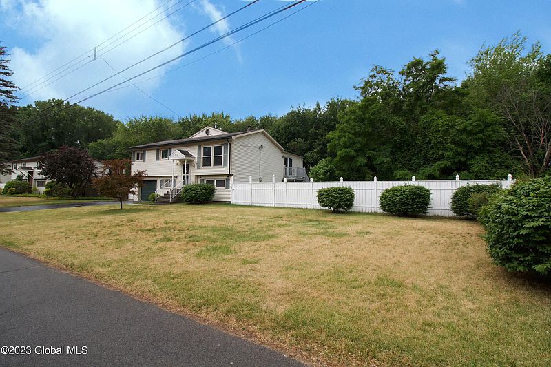 3rd image of 37 Gail Avenue