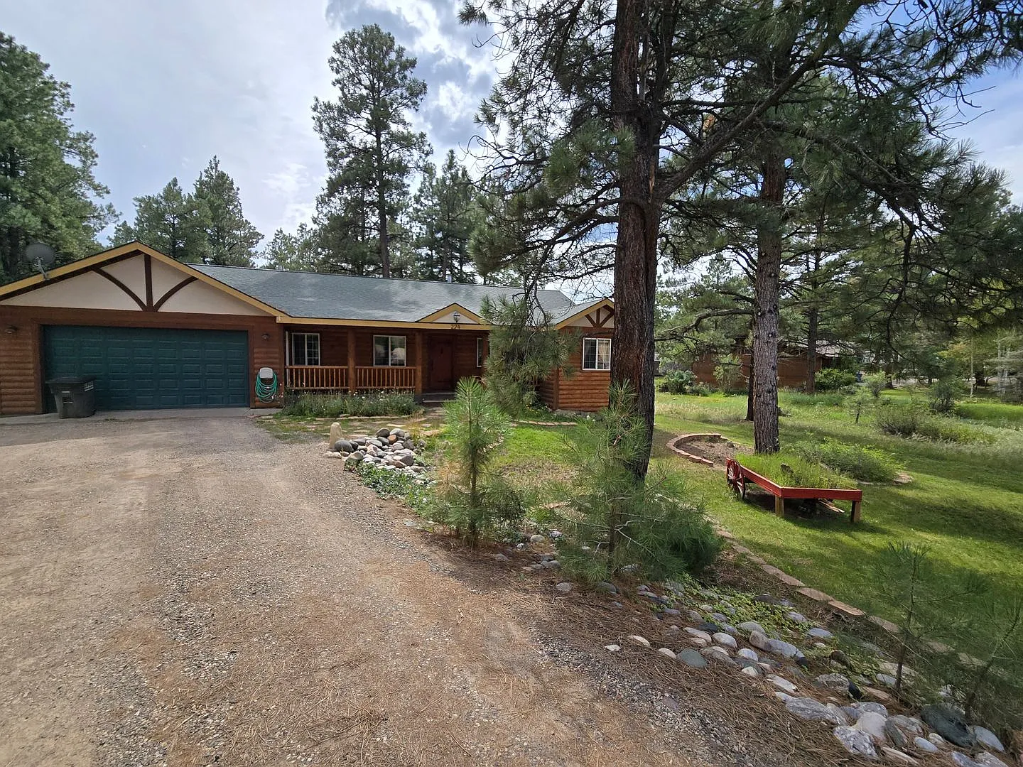 Beautiful 3 Bedroom Home in a Quiet Neighborhood — Photo 2