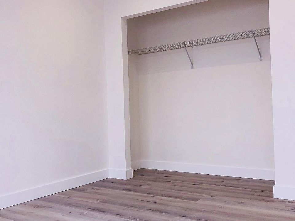 2nd image of 4809 Woodbridge Way