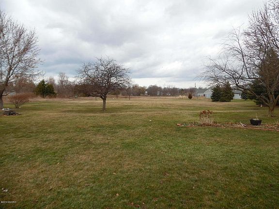 3rd image of 303 Paw Paw St