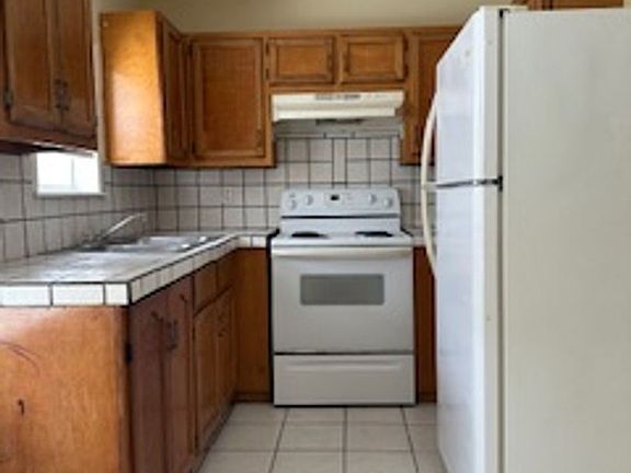 3rd image of 4616 N D St #205