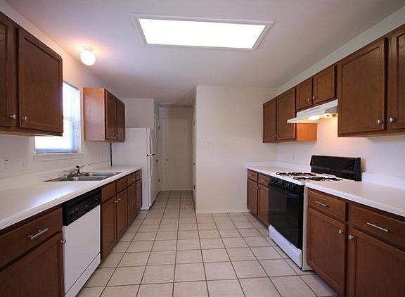 4th image of 1608 Black Willow St