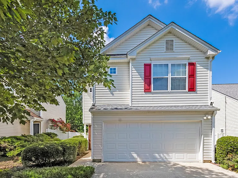 205 Silver Ridge Dr — Photo 1