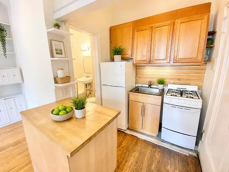 85 Washington Pl #2A1 — Photo 4