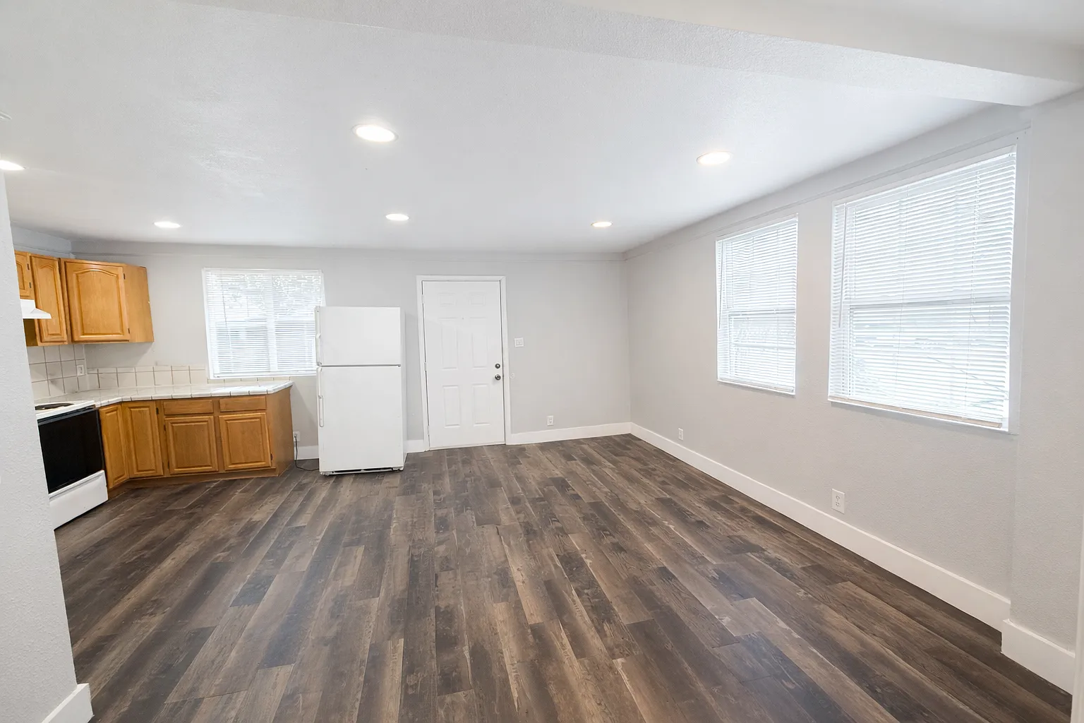 2 bed, 650 sqft, $875 — Photo 3