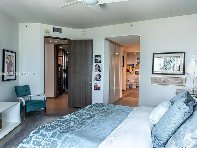 300 S Pointe Dr #1502 — Photo 13
