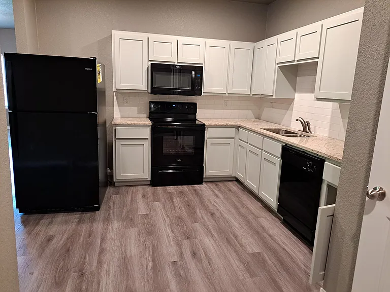 209 W Robin Ln #A — Photo 4